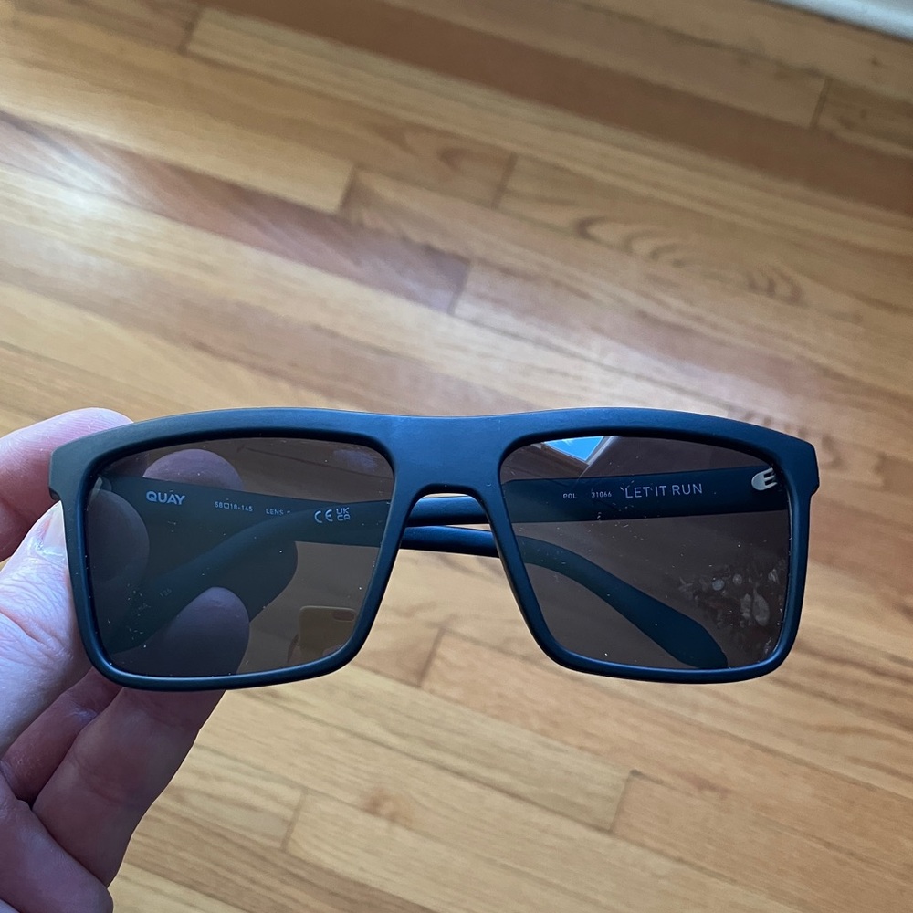 Quay Australia Let It Run sunglasses in matte black